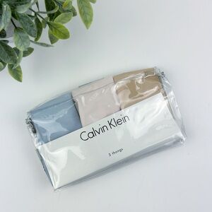 Calvin Klein Women's Invisibles Thong Underwear 3-Pack QD3558 Size Small